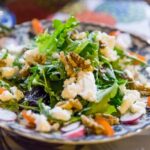 Saladas (Alface, Rúcula, Tomate Cherry) Queijo de Cabra Mel e Nozes