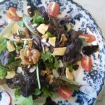 Saladas (Alface, Rúcula, Tomate Cherry) Frutos Secos (Noz, Amêndoa, Pinhão, Avelã, Maçã, Mel)